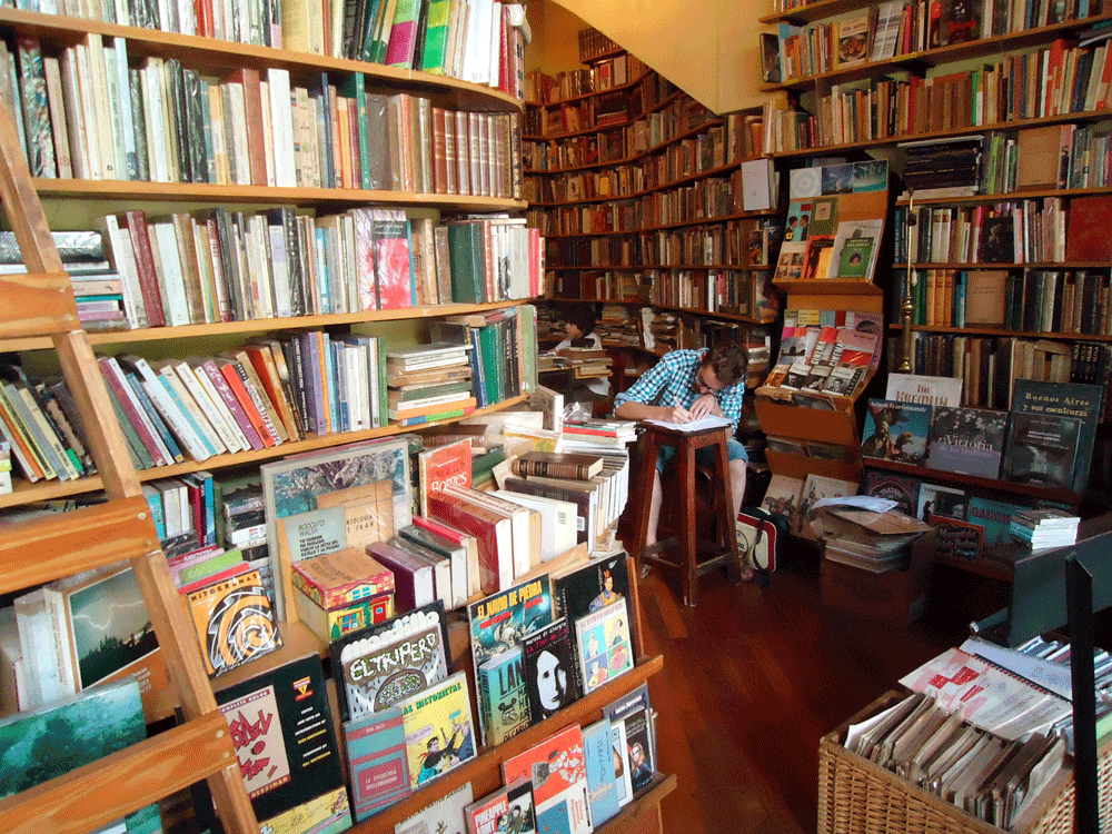 Intérieur librairie argentine caligari