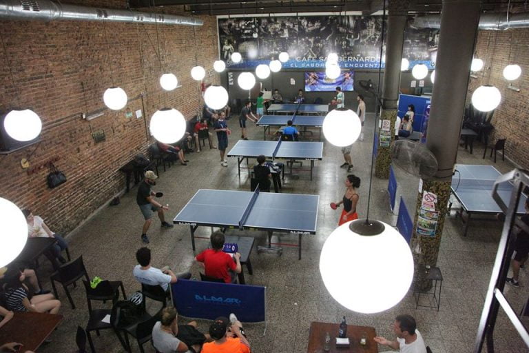 Café San Bernardo, pingpong a toda hora