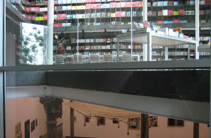 Librería y exposición en la fundación PROA