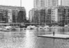 Une femme seule à Buenos Aires, dans le quartier de Puerto Madero. Photo : Diogo A. Figueira.